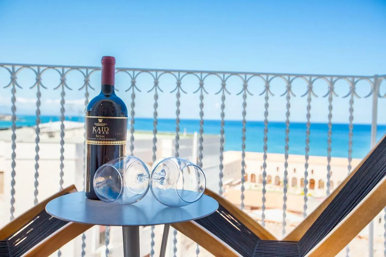 Cefalu Charme E Chic Suites 0*,